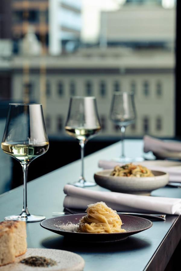 Next Hotel Melbourne, Curio Collection By Hilton Exteriér fotografie Wine glasses